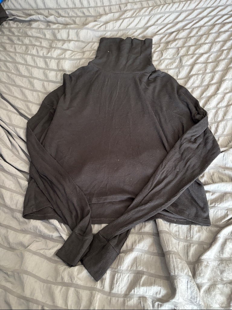 American Eagle Outfitters Women's Long Sleeve Black Turtleneck Pullover